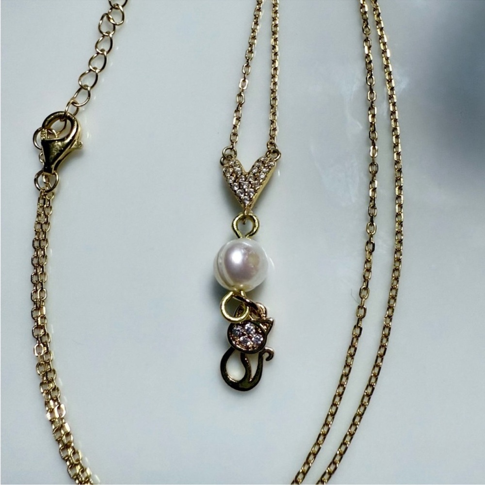 Elegant Cat Lover Gold Pearl Pendant Necklace and Earrings Set - Picture 5 of 7